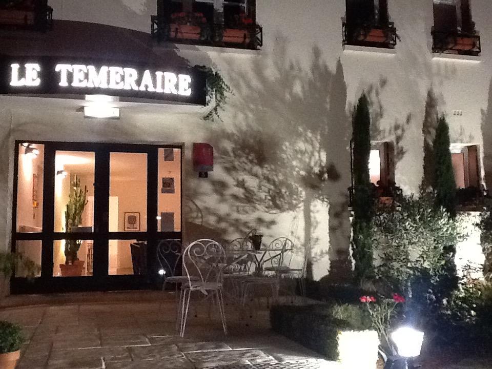 Hotel Le Temeraire Шароль Экстерьер фото